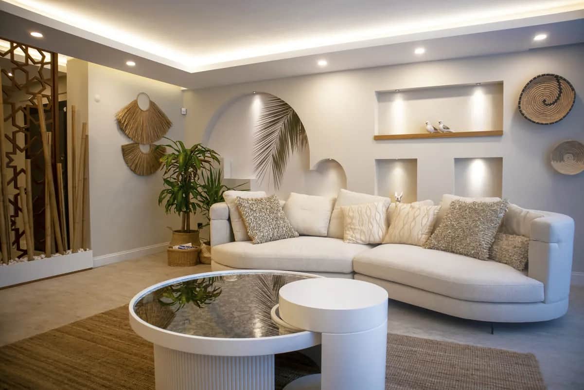 Iluminación salón: LED, capas y tendencias para un hogar de revista