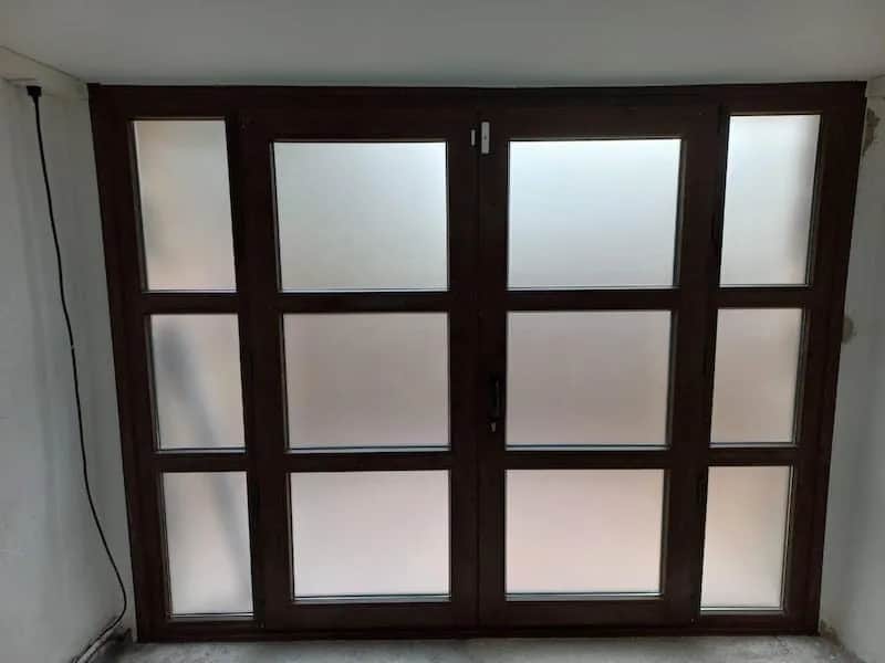 Puerta sótano exterior: Elige la ideal, instalación y costes